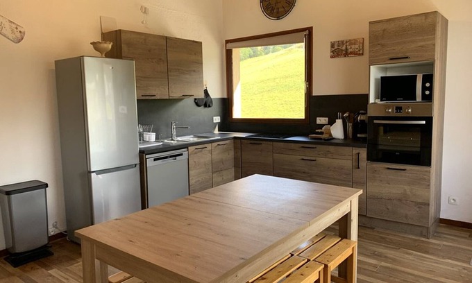 Cohennoz Apartamento | Dúplex acogedor a pie de pistas en Crest-Voland, 6 personas, balcón, aparcamiento y WiFi opcional