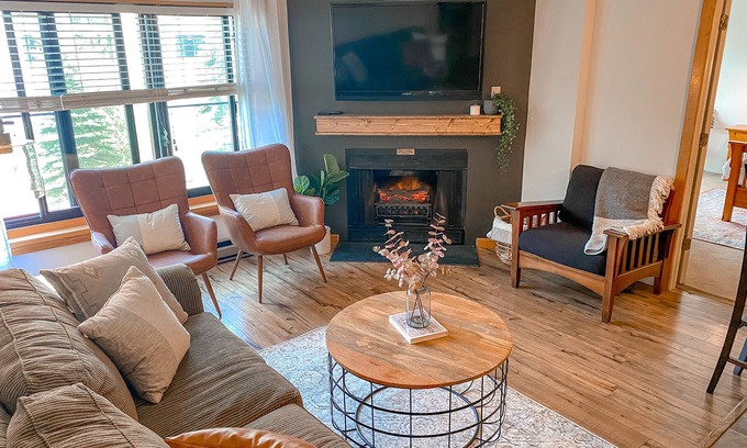 Snowshoe Condominio | Ski In Ski out/Indoor & Outdoor Pools & Hot tubs/Luxury condo