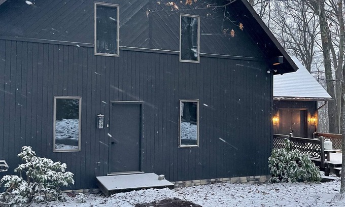 Hidden Valley Casa | Ski-In Ski-Out @ Mountain Memories located at Hidden Valley Resort PA