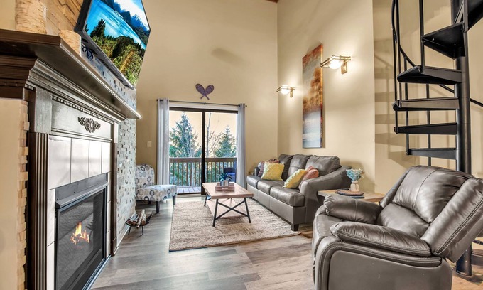 Great Valley Condominio | Ski In / Ski Out Remolded Condo on Holiday Valley Resort!