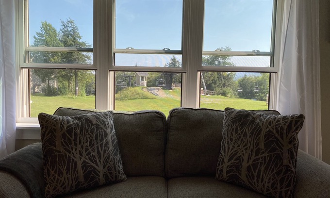 Ludlow Condominio | Ski in Ski out! top of the A quad chairlift