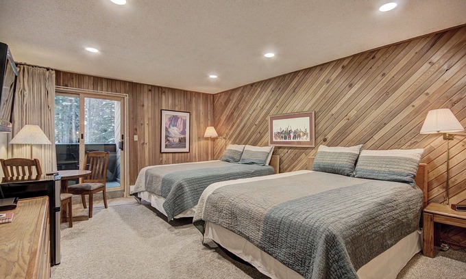 Copper Mountain Hotel | Ski in/Ski Out Hotel Room. CM112H Parking offsite!