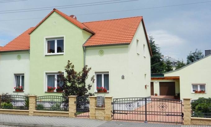 Cossebaude Apartamento | Apartamento moderno y equipado recientemente en Dresde