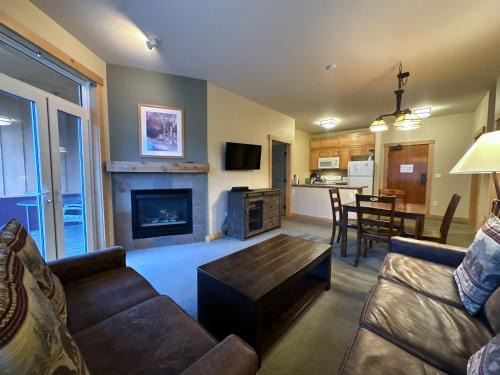 Mammoth Lakes Casa | Ski-in/Ski-out with views at Sunstone