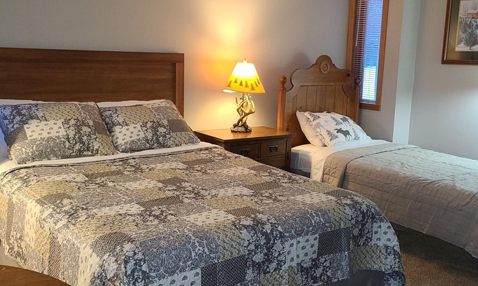 Bellaire Apartamento | Ski, Lake. Golf - all at Shanty Creek Summit Village