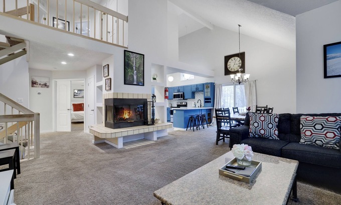 Lake Harmony Estates Casa | Ski & Lake Retreat: Spacious Home for Families