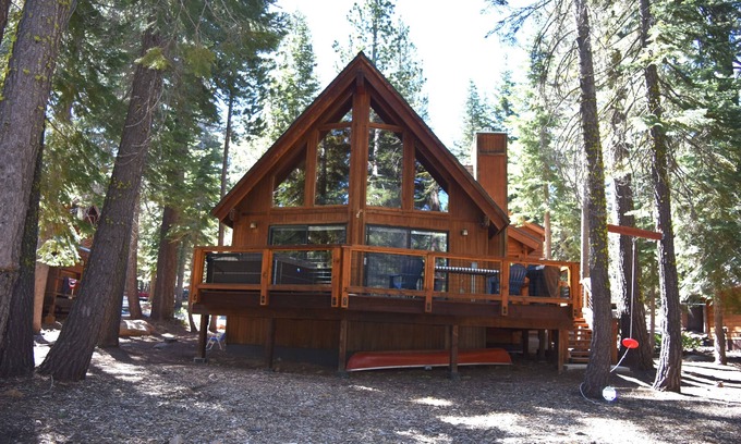 Truckee Chalet De Esquí | Enchanting 3-bedroom Chalet on the 16th fairway of Tahoe Donner golf course
