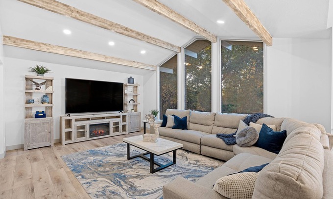Olympus Cove Casa | Ski Lover's Paradise: 7BR Villa Near Top Resorts by RedAwning