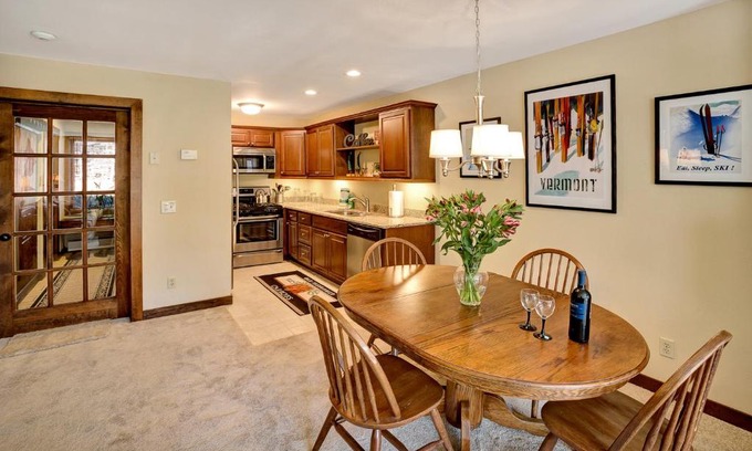 Central Vermont- Killington Casa | Ski on ski off right from your door nicely decorated 2 bedroom, Sunrise L3