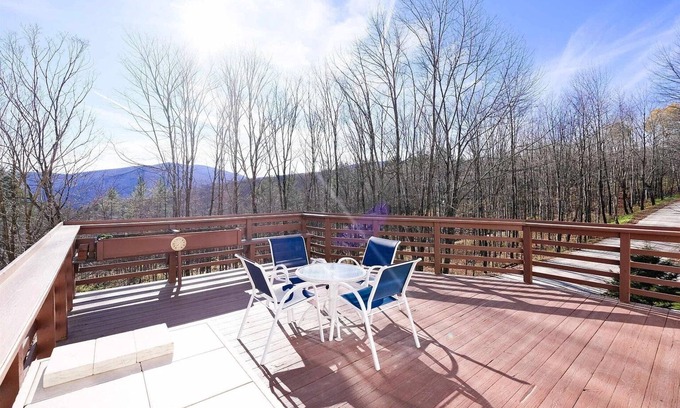 Plymouth Casa | Ski Retreat Townhome in Plymouth, VT