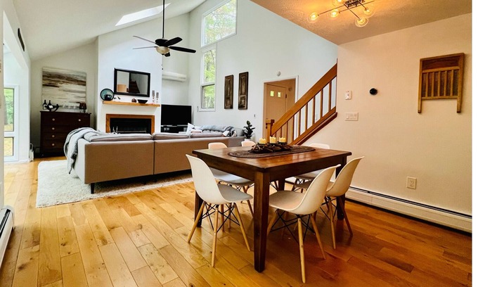 Goshen Casa | Ski & Stay: 5 bedroom w/ hot tub 10 min to Mohawk Mountain