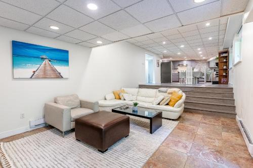 Canyon Heights Casa | Ski & Stay I Winter Retreat in North Vancouver