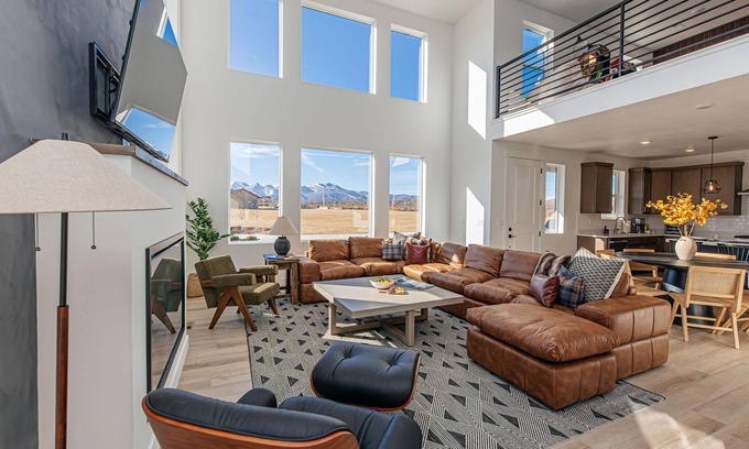 Park City Chalet De Esquí | Ski&Tee Mountain Chalet: modern retreat w/ golf simulator, hot tub, & game room