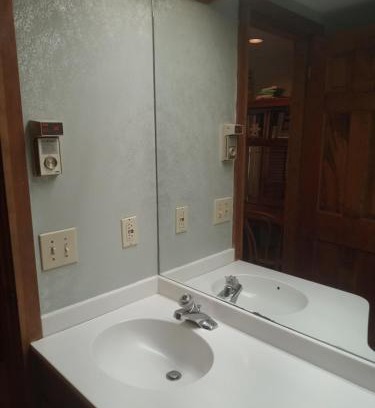 Warren Casa | Ski to your back door! Shared condo with ski professional and cat.