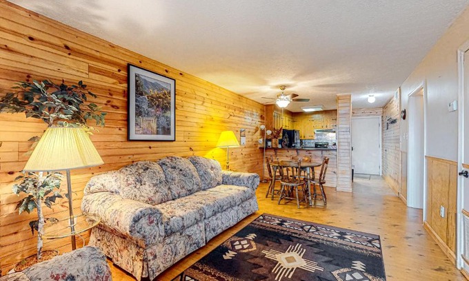Chalet Village Apartamento | Ski View Mountain Resort - 1102 Ski View Dr #108