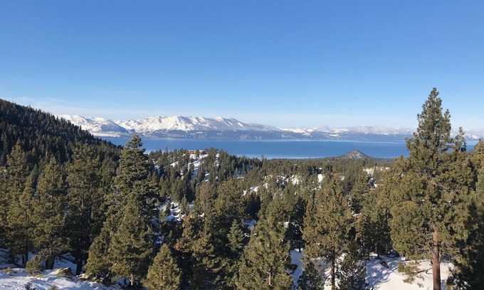 Tahoe Village Condominio | Esquiadores y amantes de la puesta de sol delicias