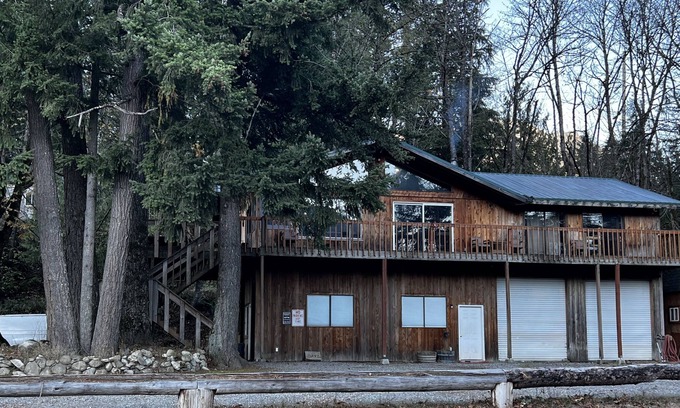 Gold Bar Cabina | Skiiers Paradise and Rustic Ranch house
