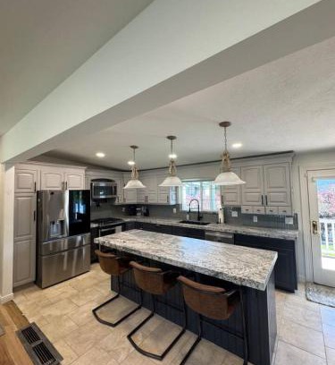 Holladay Casa | Skiing, 2 Kitchens, 2 Units in 1, 80in TVs, WD, 2 Backyards