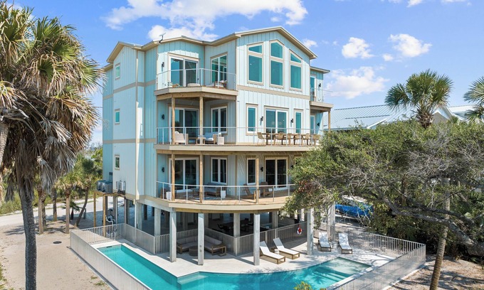 Port St. Joe Casa | Skinny Legs: Stunning 10 BR Beachfront Home- Priv. Pool, Arcade Games, Sleeps 32