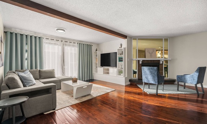 Montgomery Casa | Skip to the Mountains, Walk Along/Float the Bow River or Dine in Montgomery.