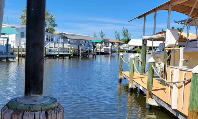 Saint James City Casa | Skipper Lane on Salt Water Canal, Easy Gulf access