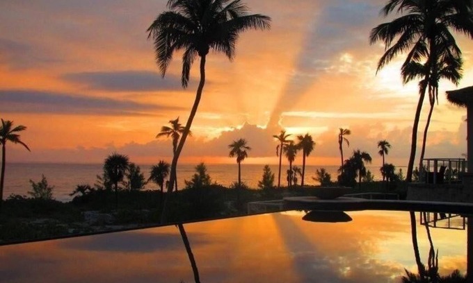 Governor's Harbour Casa | Sky Beach Club Villa Waterfall 2 4 Bedroom Home