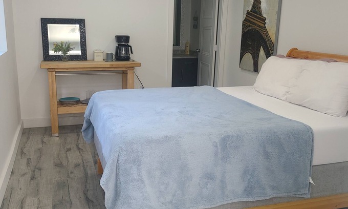 Maple Ridge Casa | Sky Guest House - Cozy and Relaxing stay with 5 mins away mountain scenic views.