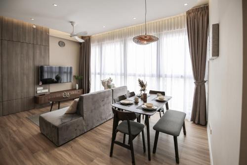 George Town Apartamento | Sky High Stuning Penang Bridge & City Views 3BR