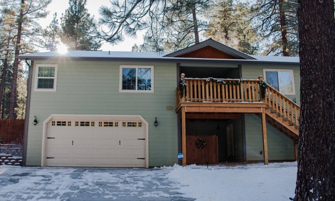 Wrightwood Cabina | Sky Lodge|Near Village, Family/Pet friendly