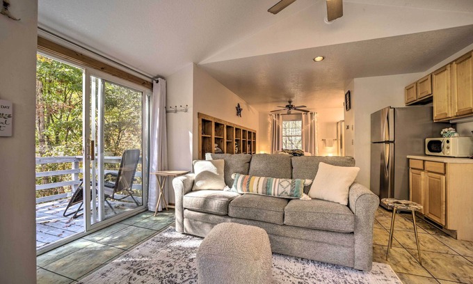 Almond Apartamento | ‘Sky Loft’ Bryson Studio: 1 Mi From Fontana Lake!