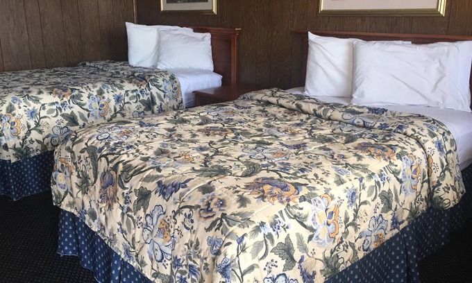El Dorado Casa | Sky-Palace Inn and Suites El Dorado - 2 Double Bed NS