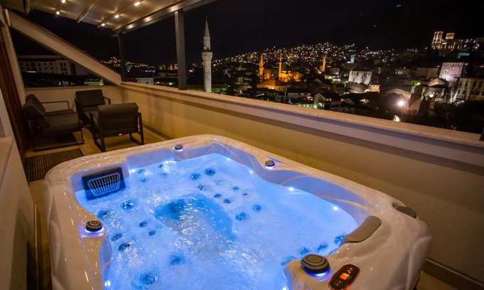 Mostar Old Town Apartamento | Sky Penthouse Old Bridge with sauna and jacuzzi