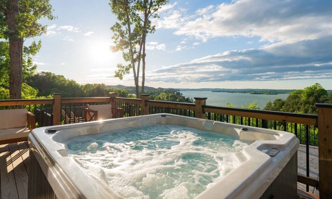 Sevierville Cabina | Sky's the Limit - w/ View+Pool+HotTub+Games+MORE!