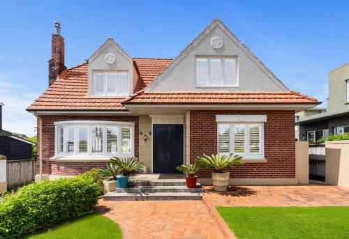Orakei Casa | Sky Stars Elegant Home with Seaview