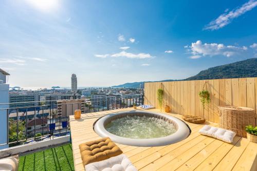 Nanai Road Hotel | Sky Wave Patong