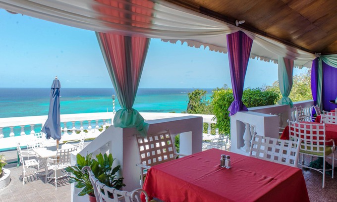 Montego Bay Hotel | Skyclub Beach Suite at Mobay Club