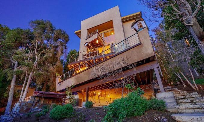 Silver Lake Casa | Skydeck 3-br house w gym, hot tub, amphitheater, Hwood sign, Griffith, lake view