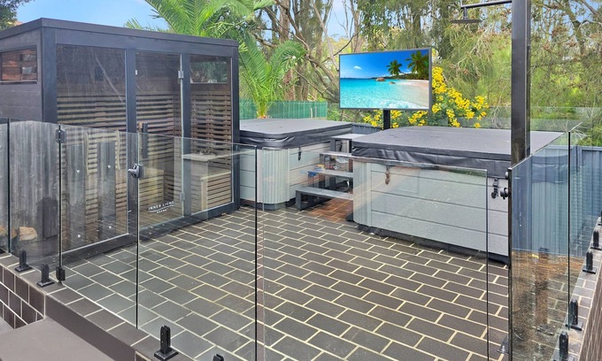 Malua Bay Casa | Skyes Beach House - 2 Spas, Sauna, Arcade Games