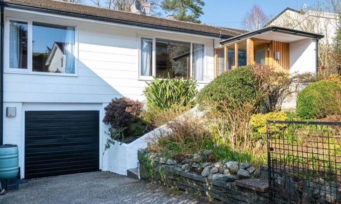 Ambleside Cabaña | Skylark Cottage - a single-level, two-bedroom property on the gentle slopes of Wansfell Pike, yet o