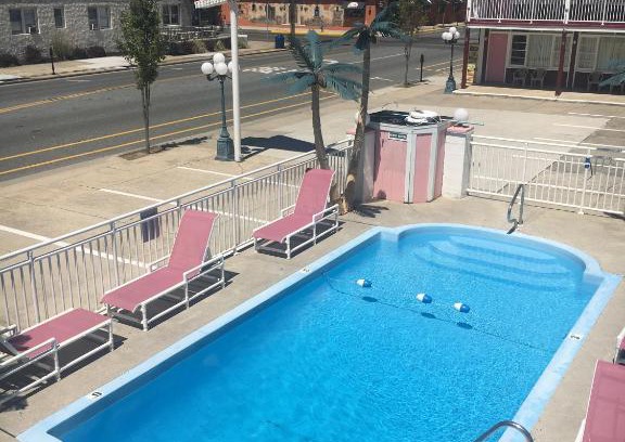 Wildwood Hotel | Skylark Resort Motel