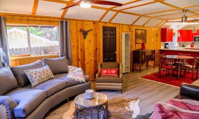 Idyllwild Cabina | Skylight Cabin - 2 Minutes Away from Town!
