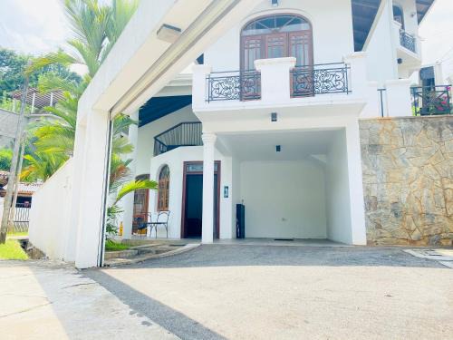 Kandy Casa | Skylight Villa