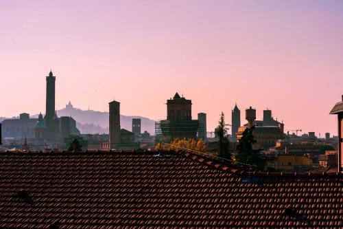 San Donato-San Vitale Cama Y Desayuno | Skyline 1/7 B&B