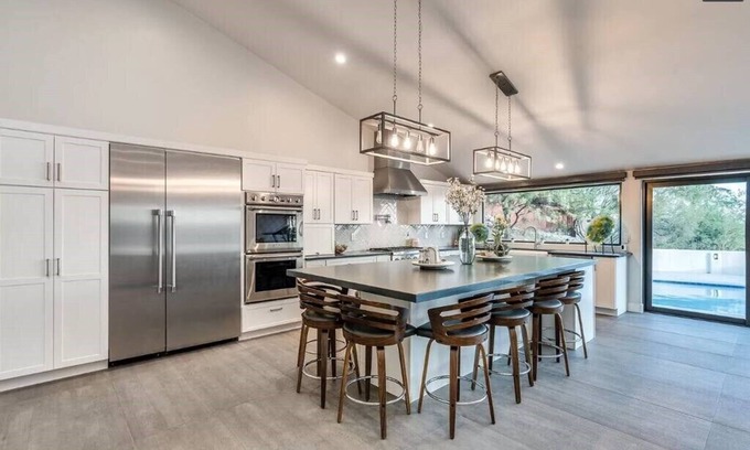 Shadow Ridge Casa | Skyline: 5 bed/6 bath, amazing views, tennis & basketball courts, pool, hot tub