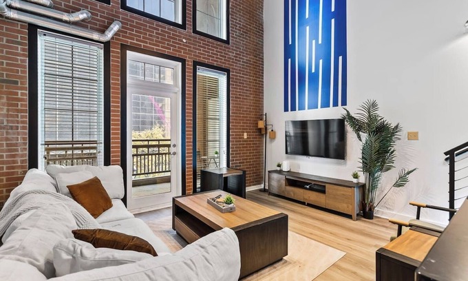 Atlantic Station Area Apartamento | Skyline Balcony | 2BR Loft Midtown ATL
