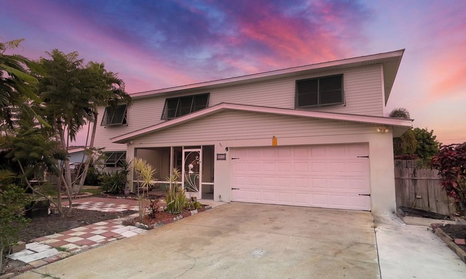 Jensen Beach Casa | Skyline Breeze - Minutes from downtown Jensen Beach