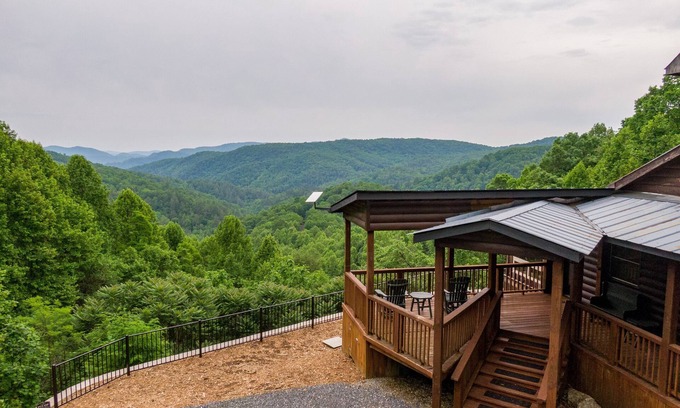 Lenoir Casa | Skyline Escape: Stunning Long Range Views, Hot Tub, Firepit, Lawn Games