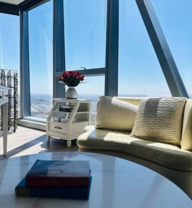 Melbourne Central Business District Apartamento | Skyline Executive 2BR Suite Level 66 Corporate-Ready Next to Ritz