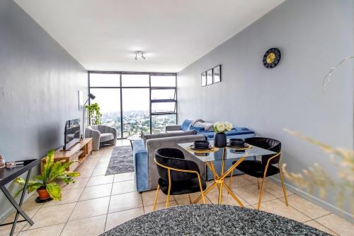 Edenvale Apartamento | Skyline Hideout XL King Bed FREE Parking Views