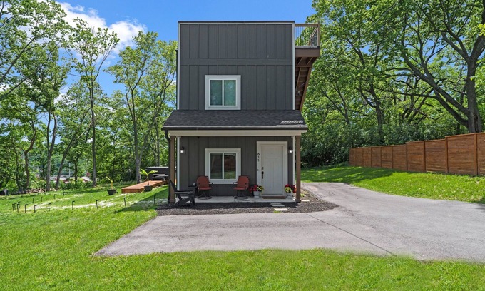 Shawnee Heights Casa | Skyline | Hot tub | Rooftop Patio | Amazing Views